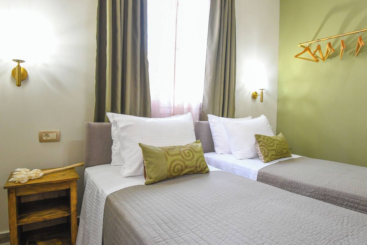 Deluxe apartment #1 | 2 bedrooms, hypo-allergenic bedding, memory foam beds, in-room safe