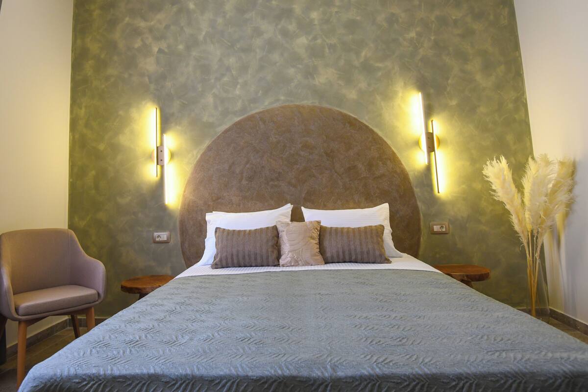 Deluxe apartment  #1 | 2 bedrooms, hypo-allergenic bedding available, memory foam beds