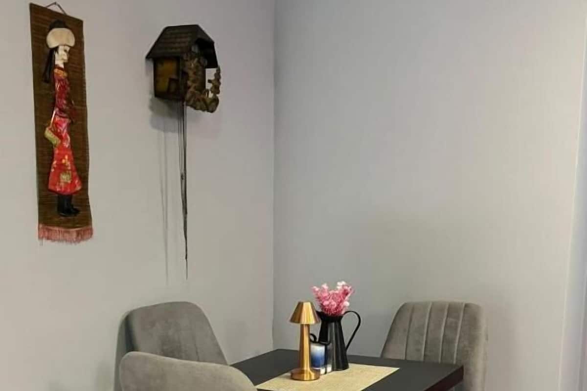 Escrivaninha, quartos à prova de som, ferros/tábuas de passar roupa