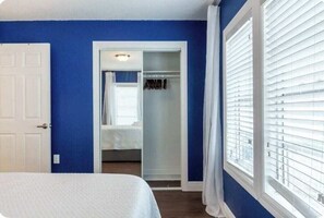 4 室のベッドルーム、デスク、アイロン / アイロン台、WiFi