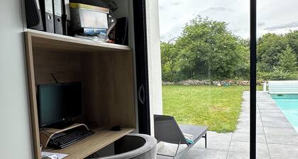 Maison en Bourgogne , Piscine, Très Proche Dijon - 3 Chambres et 6 Couchages