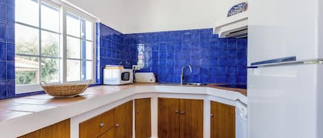 Fridge, microwave, dishwasher, toaster