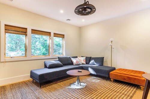 New and Modern Bridgehampton Accommodations 