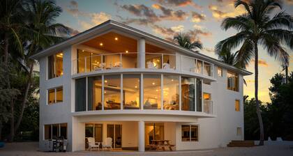 Oceanfront Oasis / Pool • Kayaks • Rooftop Terrace sleeps 12,