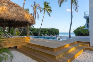Outdoor pool - Islamorada Beach Beachfront, Fire Pit & Pool (Islamorada)