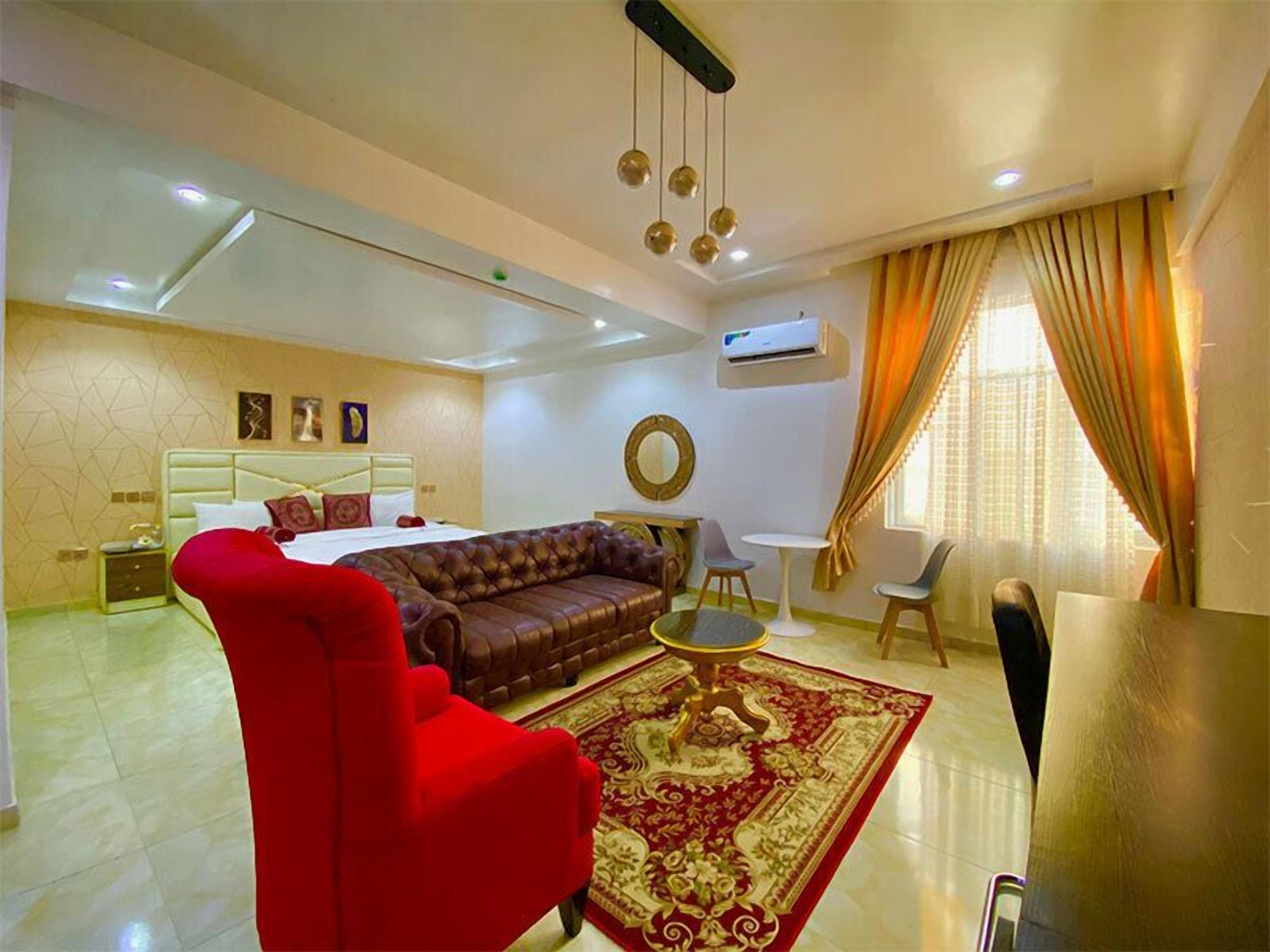 Smart TV 43-inci dengan saluran TV satelit dan Netflix