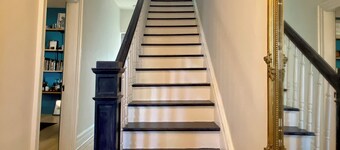 Pet friendly, cozy home walking distance to everything Hudson has to offer.