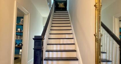 Pet friendly, cozy home walking distance to everything Hudson has to offer.