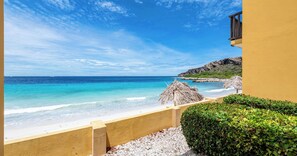 Solstolar och strandhanddukar