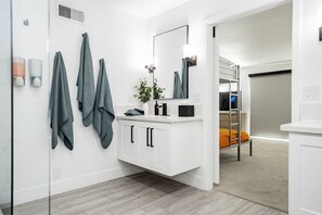 4 chambres, bureau, fer et planche à repasser, Wi-Fi gratuit