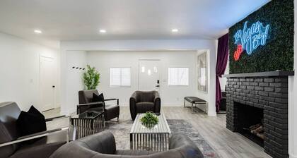 The Las Vegas Entertainer: Games, Location + Views
