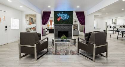 The Las Vegas Entertainer: Games, Location + Views