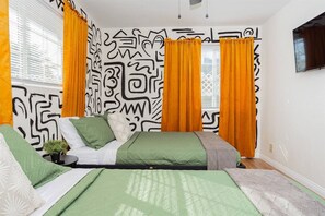 4 bedrooms, desk, iron/ironing board, travel crib - Relax & Play: Private Modern Stay & Chef's Kitchen (Las Vegas)
