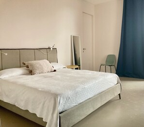 2 bedrooms, desk, iron/ironing board, travel cot