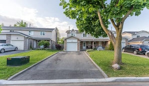 Exterior - Central and Family-Friendly House in Whitby (Whitby)