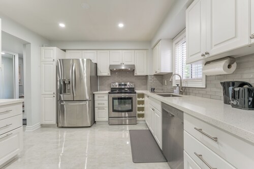 Central and Family-Friendly House in Whitby