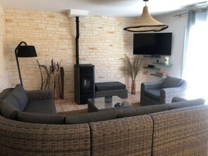 تلفزيون ذكي، تنس طاولة، ستيريو