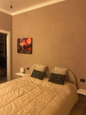 4 عدّة غرف نوم ومكتب ومكواة/لوح كي وواي فاي مجانًا