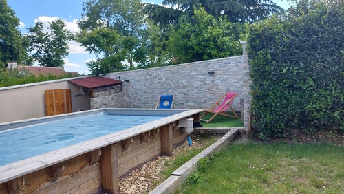 Perfect for The Olympics access 
- House with 4 rooms 