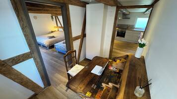 4 chambres, bureau, fer et planche Ă repasser, lit parapluie