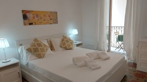 Economy Apartment | 1 bedroom, individually decorated, blackout curtains, iron/ironing board - Casa Dei Normanni RUGGERO (Cefalù)