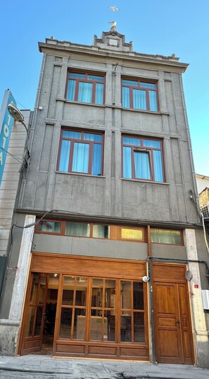 Exterior detail - Riverside Hotel (Istanbul)