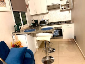 Fridge, microwave, oven, coffee/tea maker