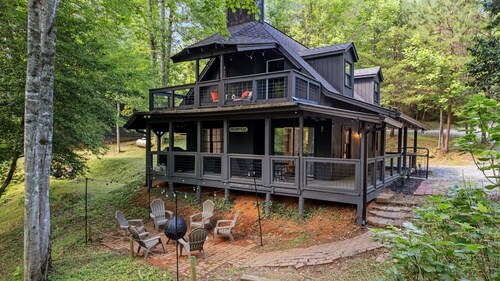 Cozy Creekside Cottage + Fishing + Serene + Firepit