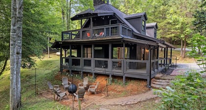 Cozy Creekside Cottage + Fishing + Serene + Firepit