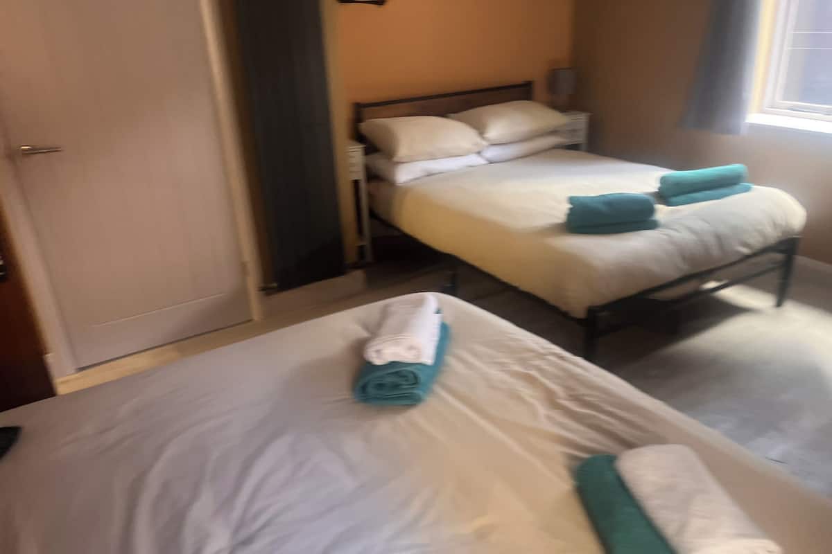Familien-Vierbettzimmer | Hochwertige Bettwaren, schallisolierte Zimmer, kostenloses WLAN