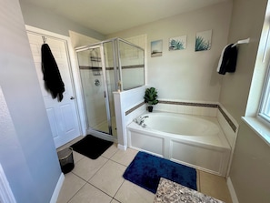 Bathroom - Spacious Fun & Convenient  (Davenport)