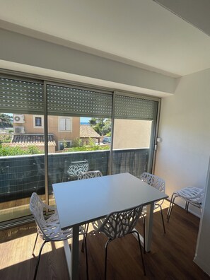 تناول الطعام