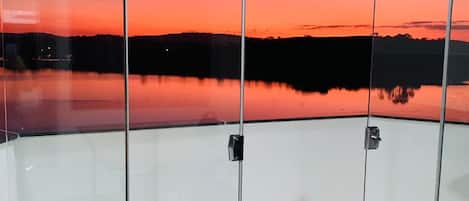 Suite Deluxe, véranda, vue fleuve | Cuisine privée