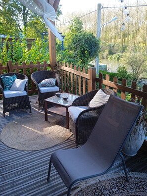 Terrace/patio - Family chalet perched on the edge of the Loire, not overlooked (Brévainville)