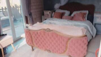 2 slaapkamers, een strijkplank/strijkijzer, wifi, beddengoed