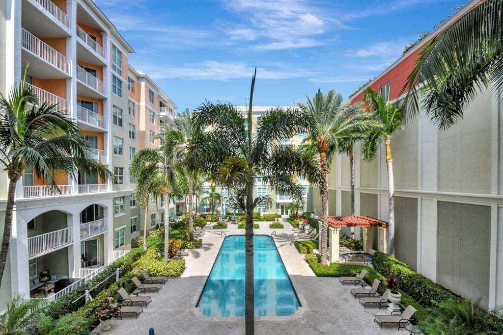 Superbe Condo