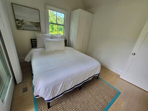 3 bedrooms, desk, iron/ironing board, free WiFi - Hamptons Waterview Custom Home with Designer Finishes   (Hampton Bays)