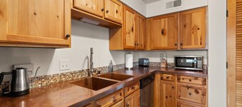 Vista Serenity: Cozy Kiva, mountain views, 3 minutes from downtown