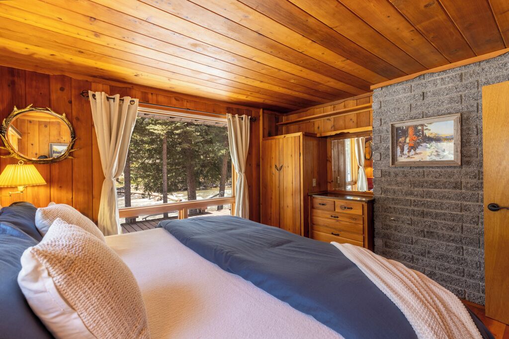 3 bedrooms, bed sheets