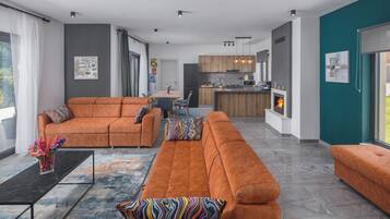 Villa, utsikt mot vingård | Oppholdsområde | Flatskjerm-TV