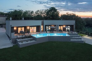 Villa, vue vignoble | 3 chambres, coffres-forts dans les chambres, rideaux occultants