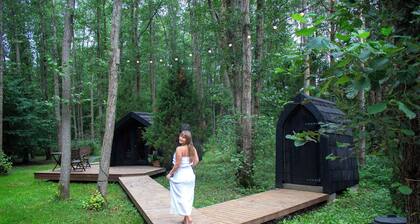 Cosy camping with front space and bedroom/heated pool