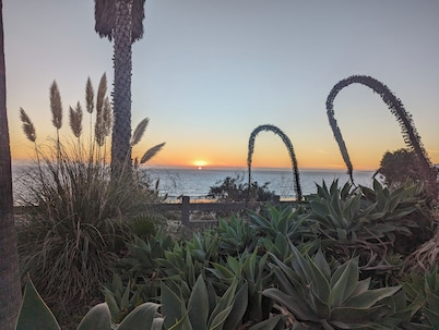 Outstanding Location. Spacious and Bright 2 Bedroom Condo.