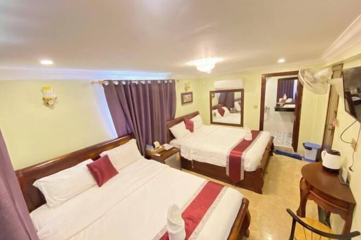 1 bedroom, pillow-top beds, desk
