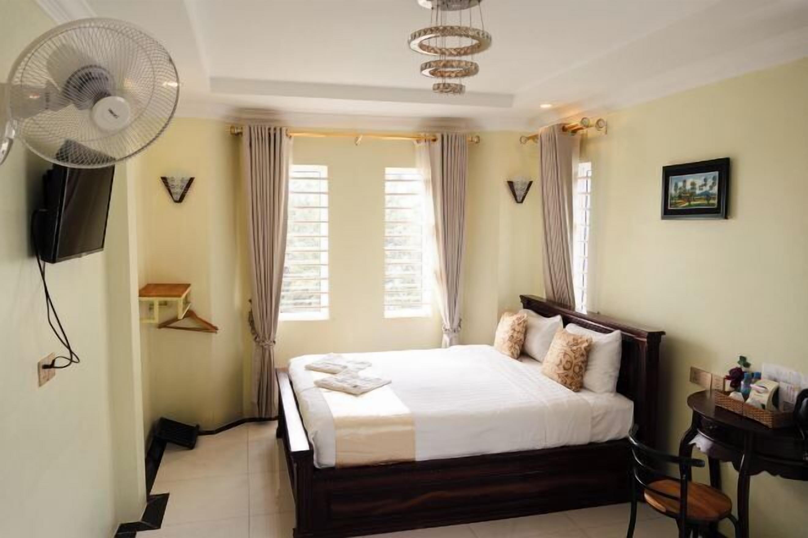 Senger med overmadrass og sengetøy