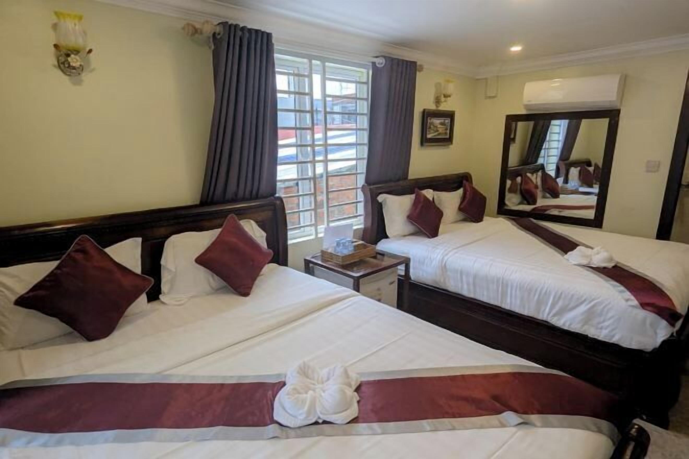 Pillowtop beds, desk, bed sheets