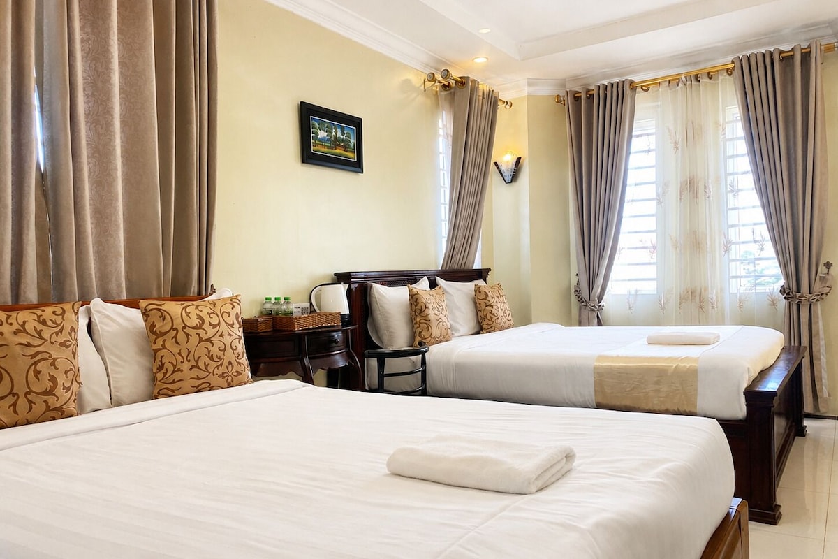 Family Quadruple Room, Air conditioning | Pillow-top beds, bed sheets