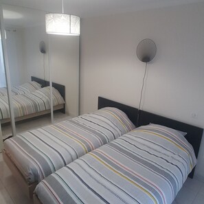 2 bedrooms, iron/ironing board, WiFi - Appartement T3 de Standing Neuf (Valras-Plage)