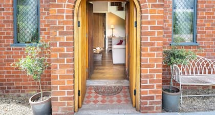 The Old Chapel. Charming countryside retreat - Pass the Keys