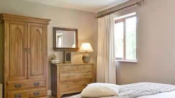 2 bedrooms, iron/ironing board, free WiFi, bed sheets